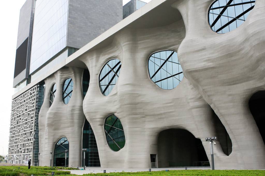 Архитектура: арата исодзаки — лауреат притцкеровской премии 2019 | houzz россия