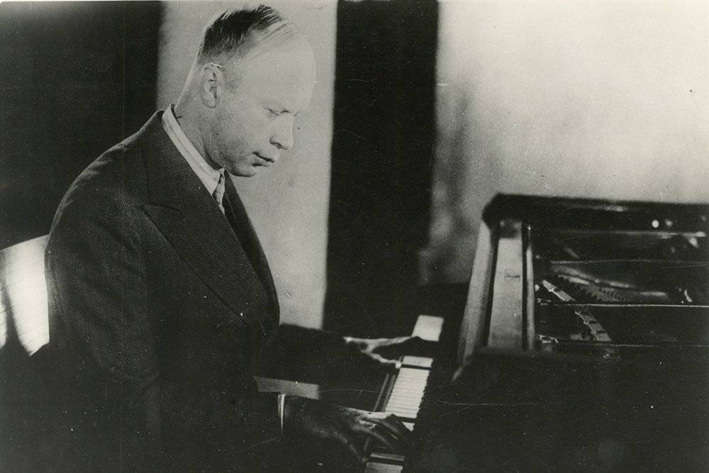 Советские композиторы пианисты. Сергей Сергеевич Прокофьев. Сергей Прокофьев композитор. Сергей Кусевицкий дирижер. Сергей Прокофьев консерватория.